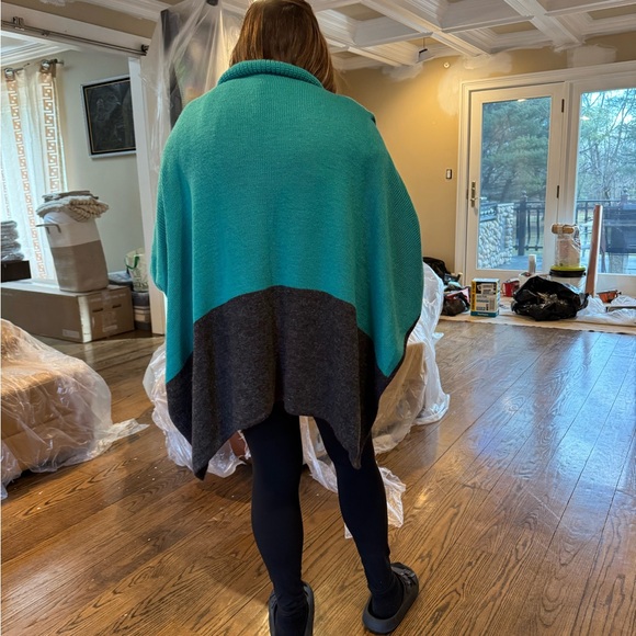 LOMBAGGI KNITWEAR SWEATER PONCHO - Picture 13 of 13